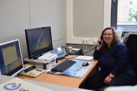 Sabine Eiting an der Zentrale