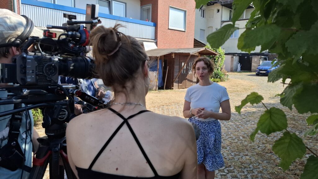 Wohnstätten-Leitung Alexa Delling im Interview mit dem WDR.