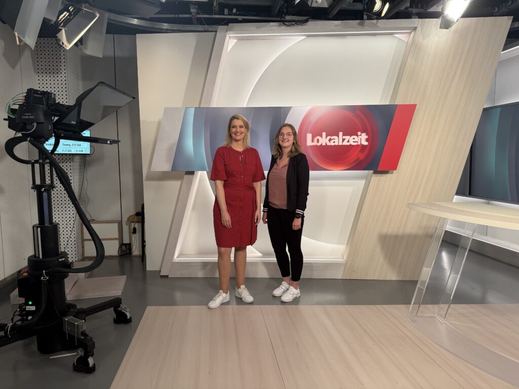 Geschäftsführerin Louise Joußen-Papst im Studio der WDR Lokalzeit in Aachen.