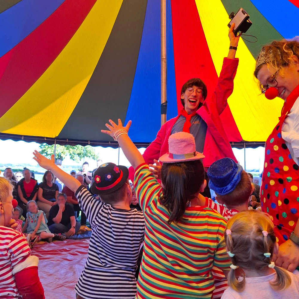 Kleine Circusclowns mit dem Circuspädagogen vom Kölner Spielecircus